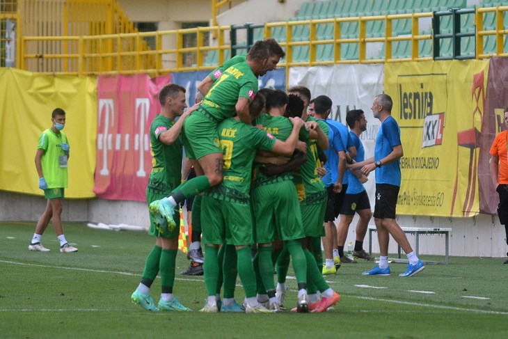 Rijetka slika na početku sezone - Zeleno-žuti slave pobjedu (Snimio Danilo Memedović)